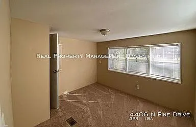 4406 N Pine Dr — Photo 10
