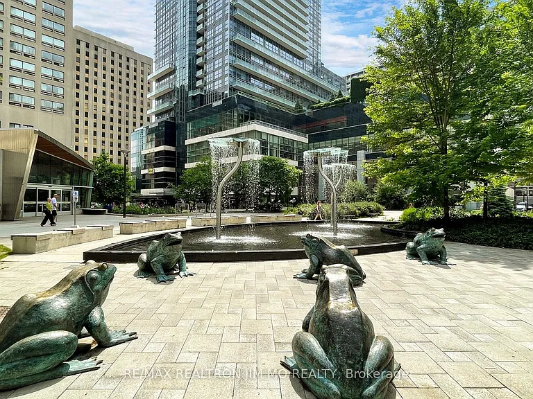 386 Yonge St #2508 — Photo 42