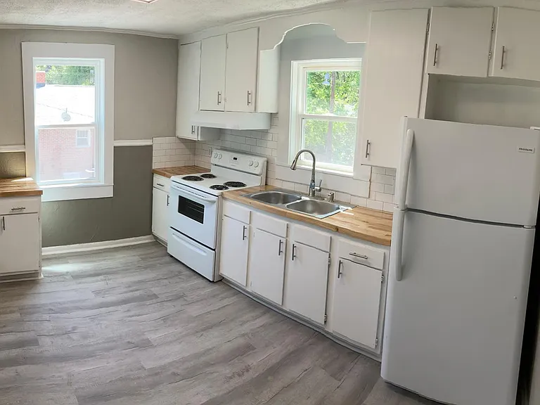 32 Smith Ave #1/2 — Photo 3