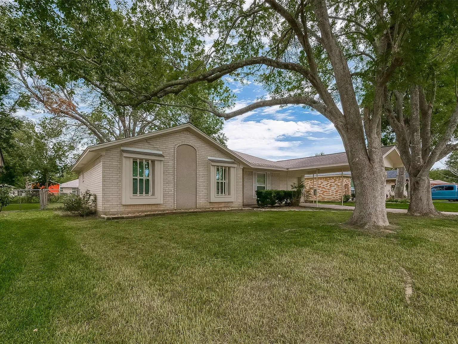 3 bed, 1.5 bath, 1247 sqft, $1,800 — Photo 2