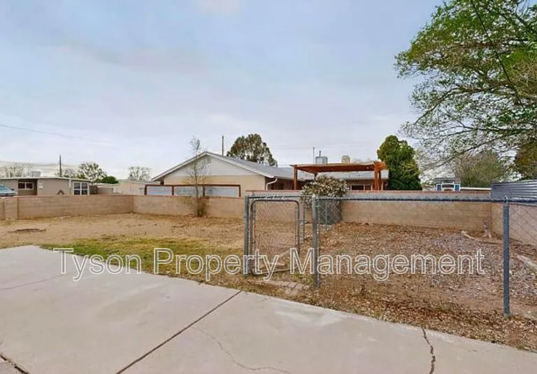 3503 Montclaire Dr NE — Photo 31