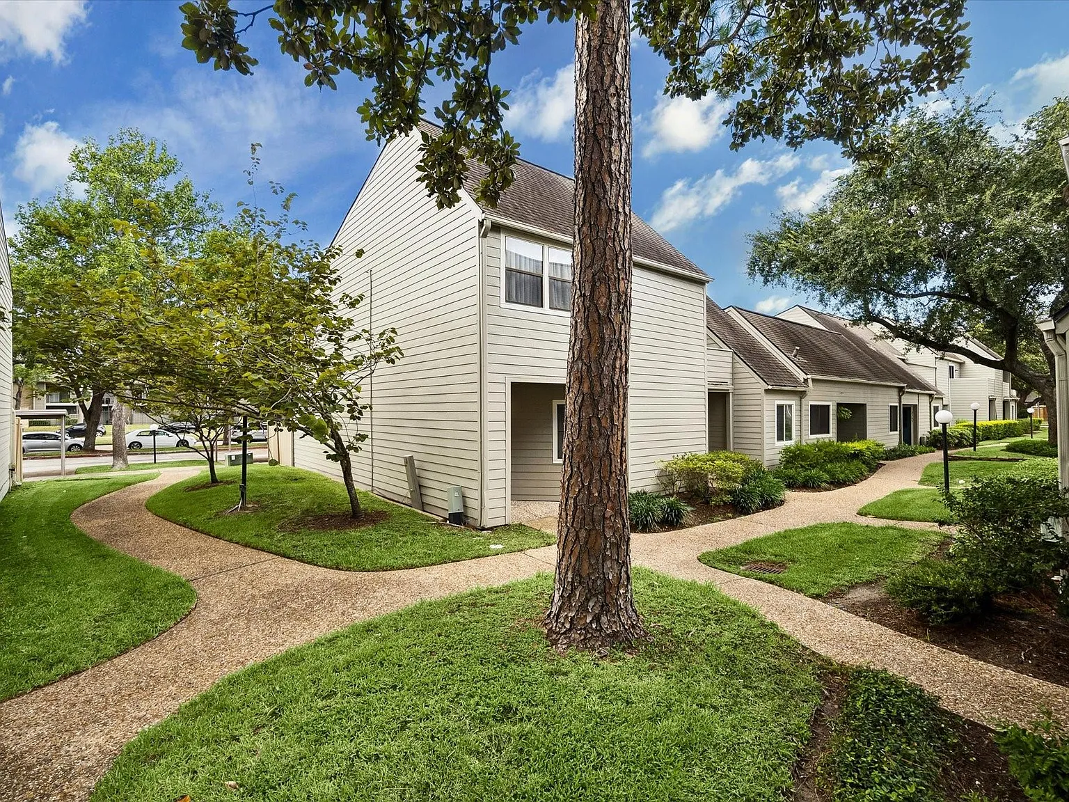 2 bed, 2.5 bath, 1259 sqft, $1,595 — Photo 2