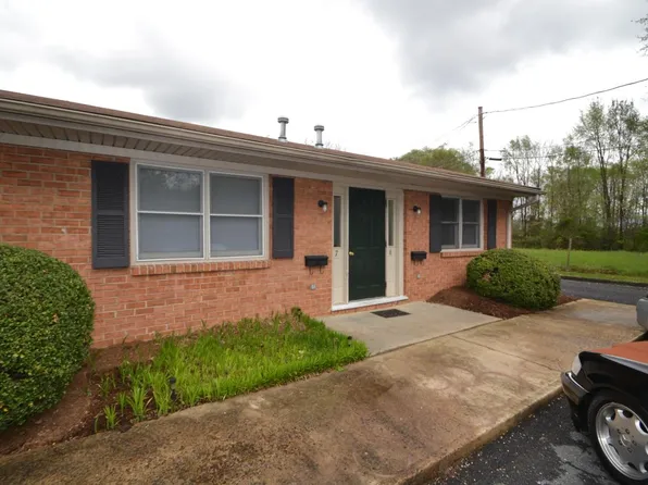 116 Carman Ave APT 4, Waynesboro, VA 22980