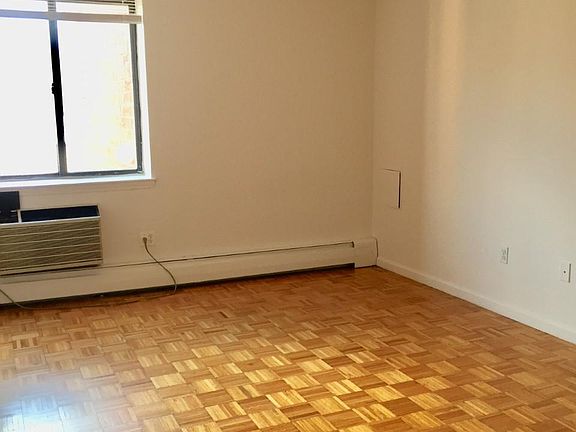 4th image of 141 Franklin Ave #6