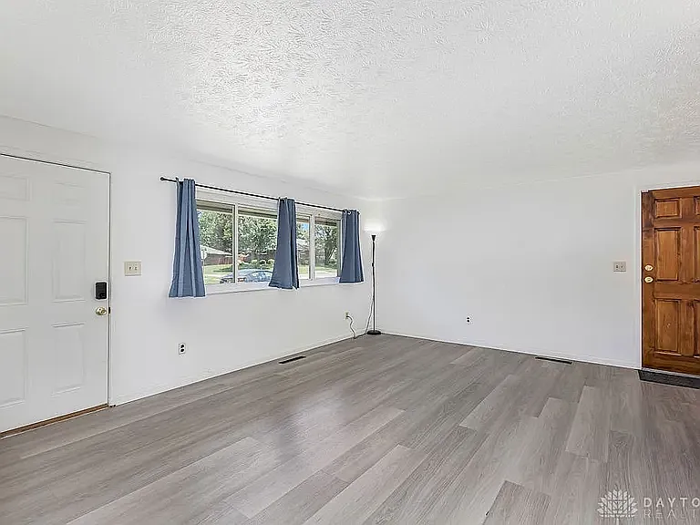 2090 Mattis Dr — Photo 12