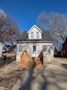 226 Glen Cove Dr, Clear Lake, IA, 50428