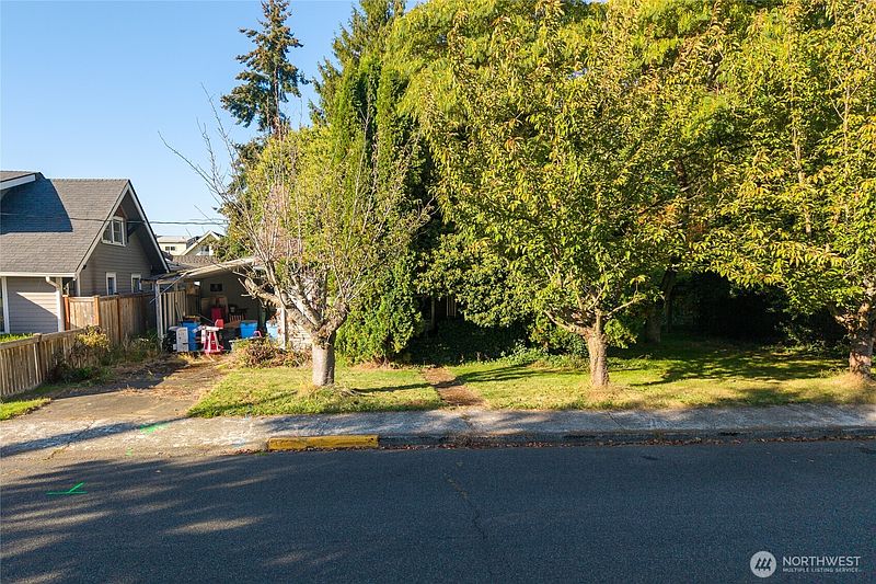 3rd image of 615 5th Avenue SW