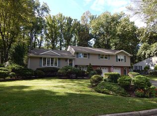 5 Golf Rd, Edison, NJ 08820