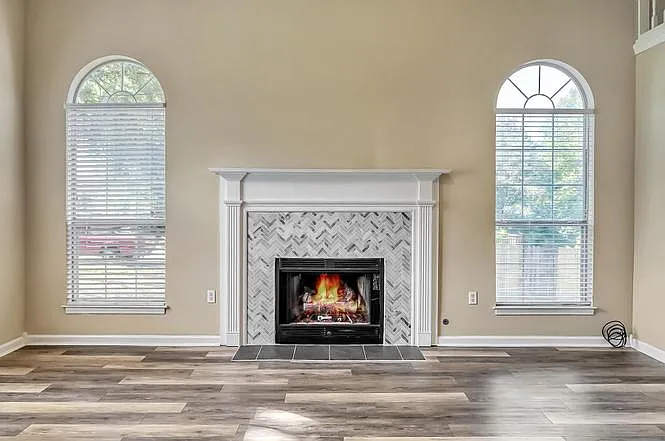 301 Ashley Dr — Photo 3