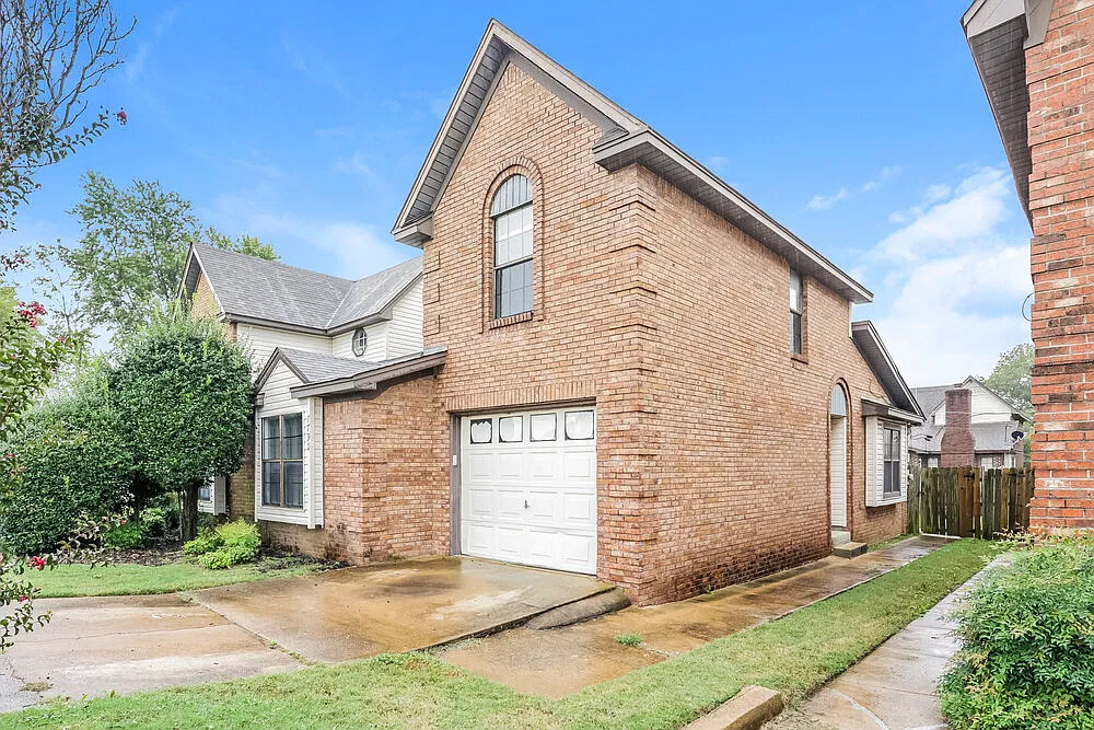 3 bed, 2.0 bath, 1429 sqft, $1,565 — Photo 4