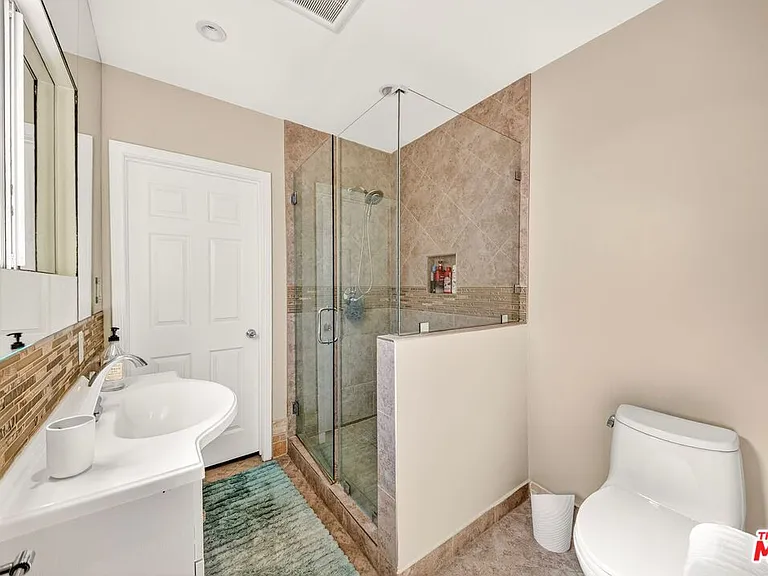 9928 Robbins Dr — Photo 36
