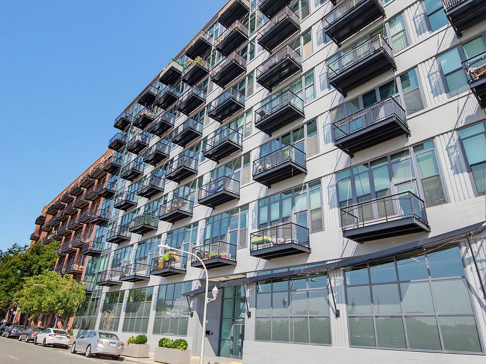 1st image of 1224 W Van Buren St APT 220