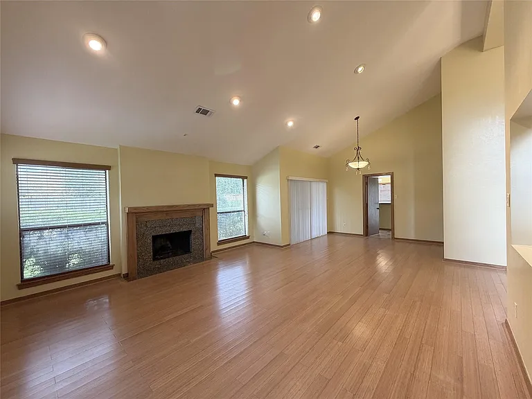 13103 Waldemere Dr — Photo 5