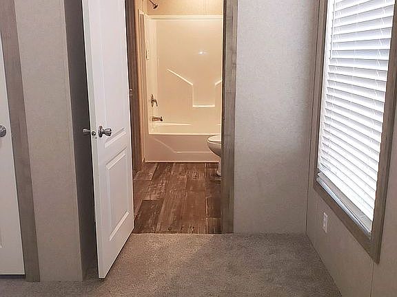 4th image of 3525 N 30th St