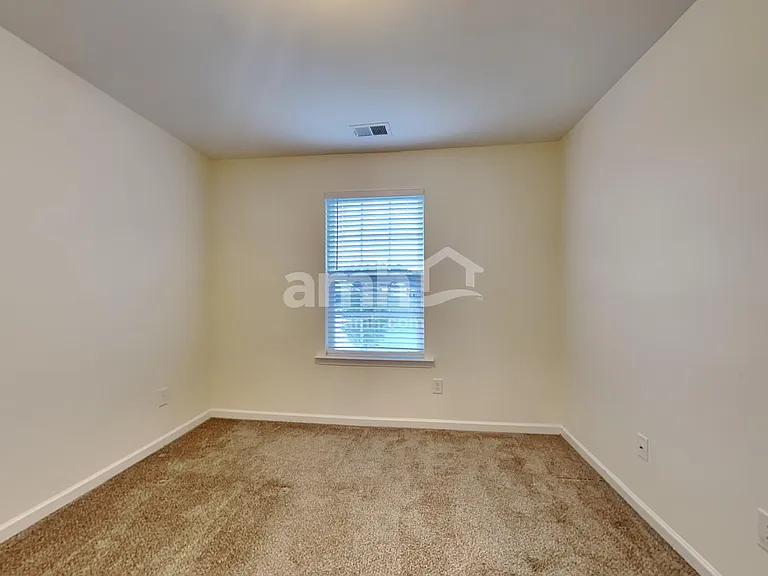 636 Redbud Ln — Photo 12