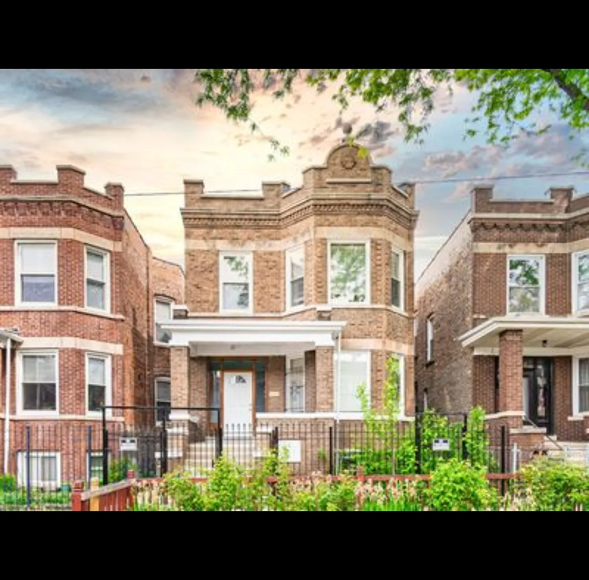 3 bed, $1,900 — Photo 1