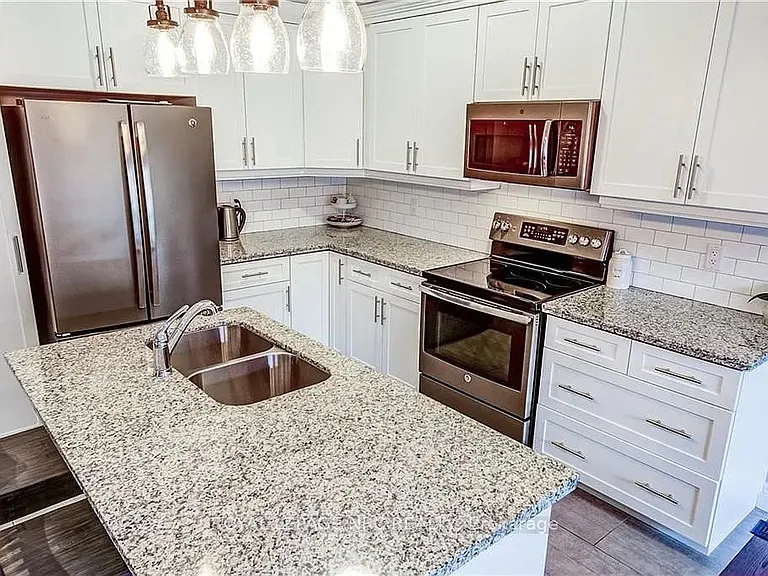 98 Shoreview Pl W #14 — Photo 3