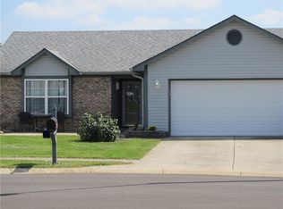 221 Creekside Ct, Whiteland, IN