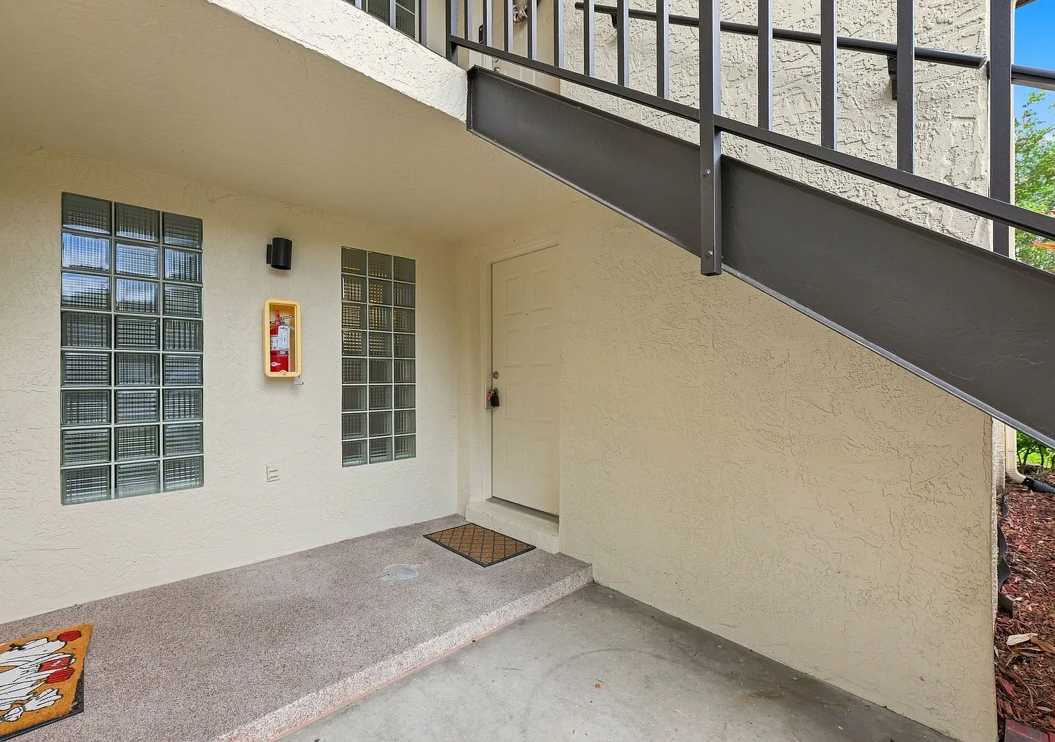 Furnished Ground Floor Corner Unit - Palm Harbor! — Photo 4