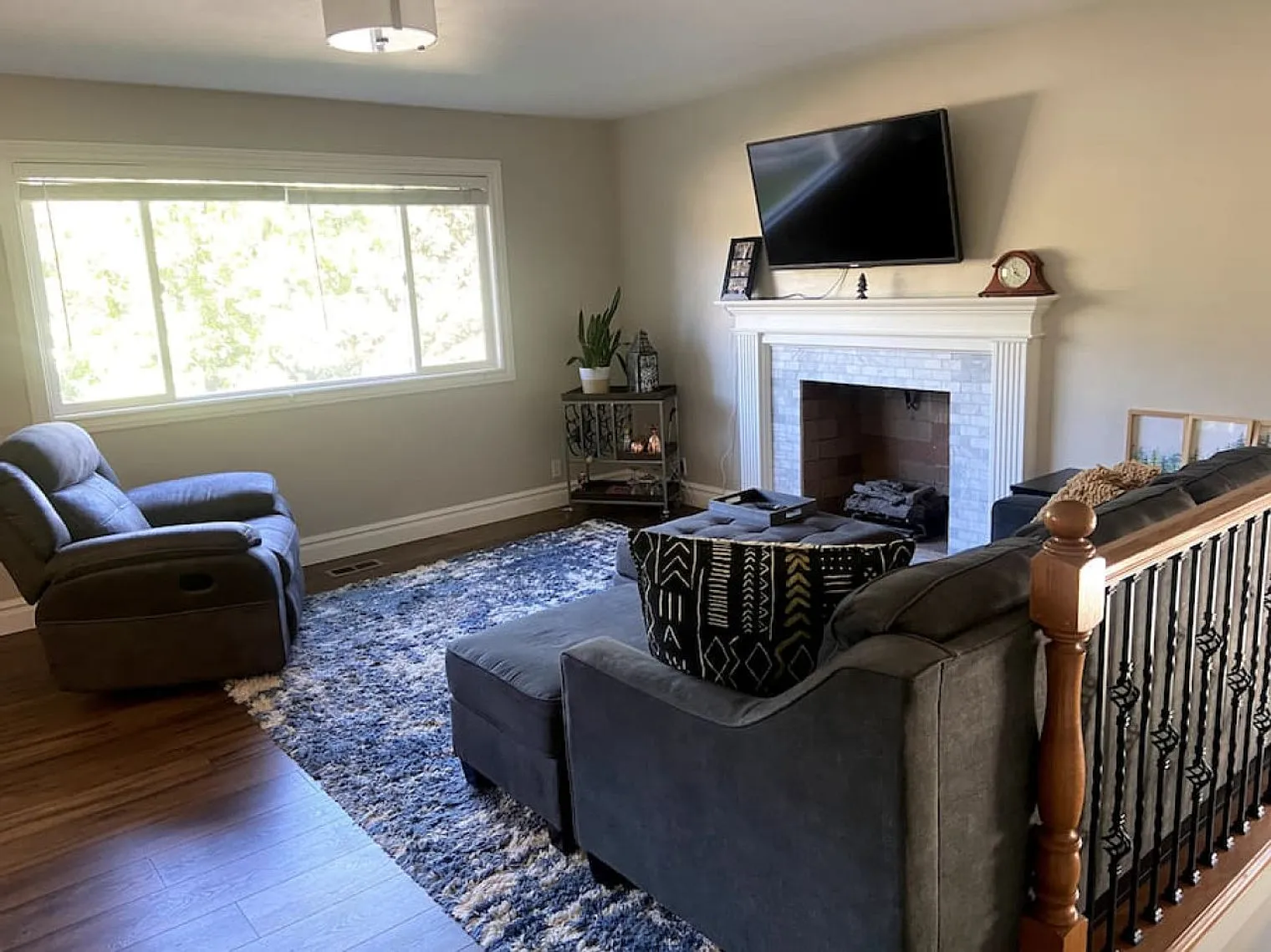 2 bed, 1.0 bath, 1184 sqft, $3,222 — Photo 3