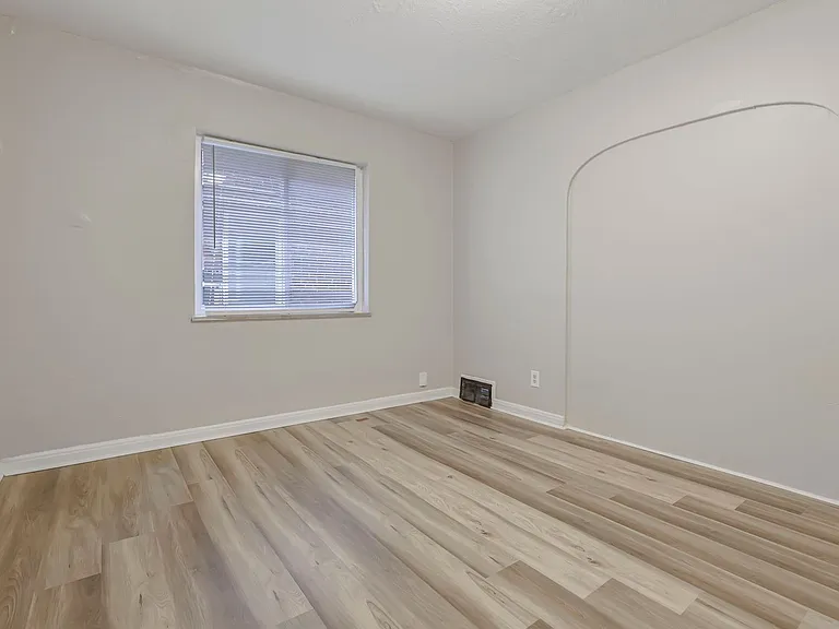 987 Lilley Ave — Photo 12