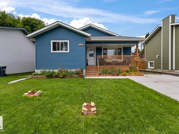 615 10th St, Cold Lake, AB T9M 1B1