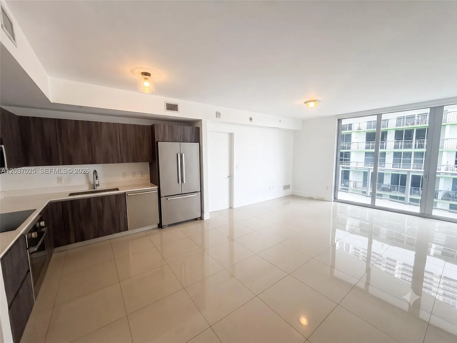 Aria On The Bay Condo — Photo 3