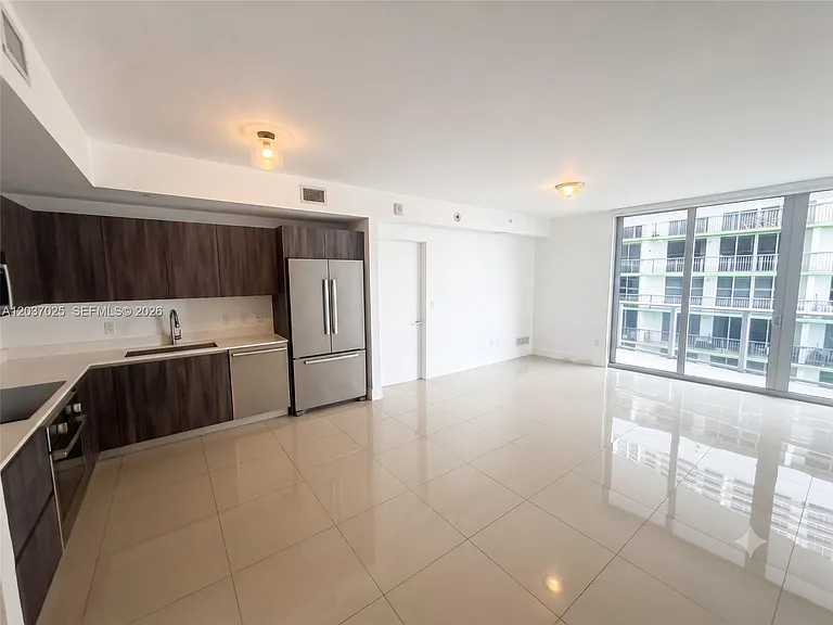 488 NE 18th St #3102 — Photo 3