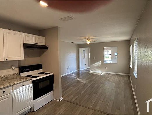 3rd image of 2616 12th Ave S