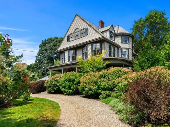 18 Felt St, Salem, MA 01970