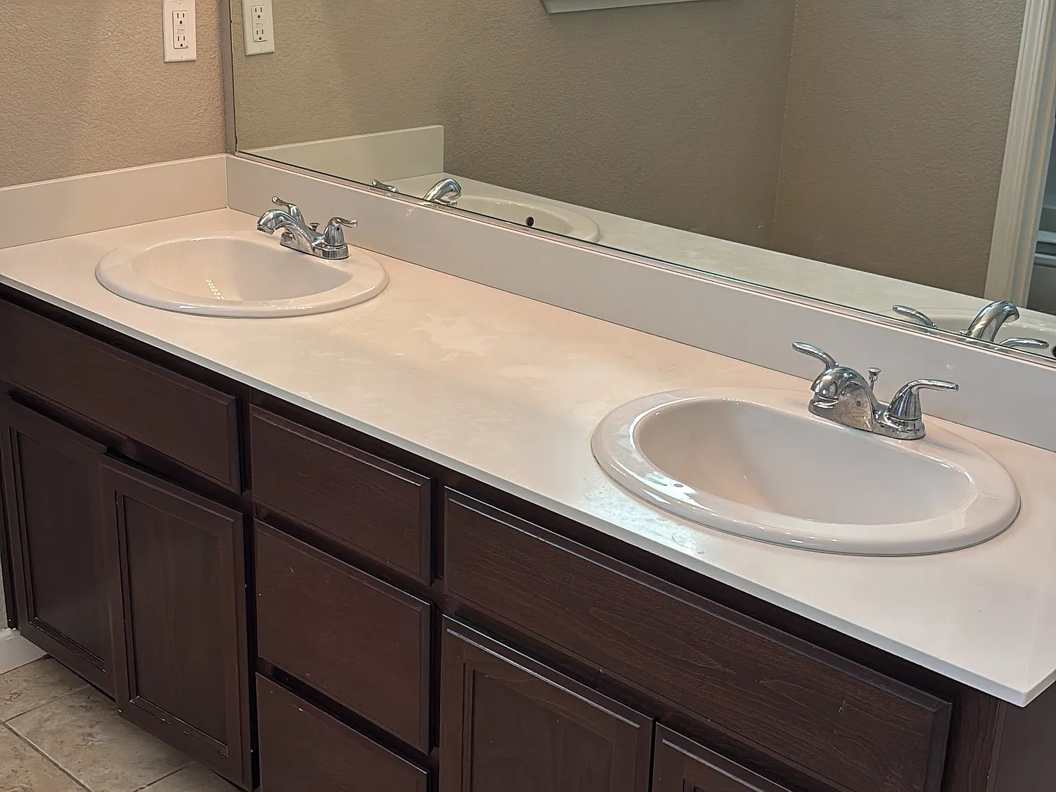 5 bed, 2842 sqft, $3,950 — Photo 4