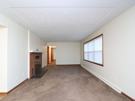 3rd image of 125 Hilltop Rd