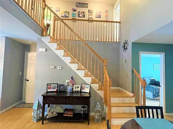 4th image of 302 Pinebrook Dr