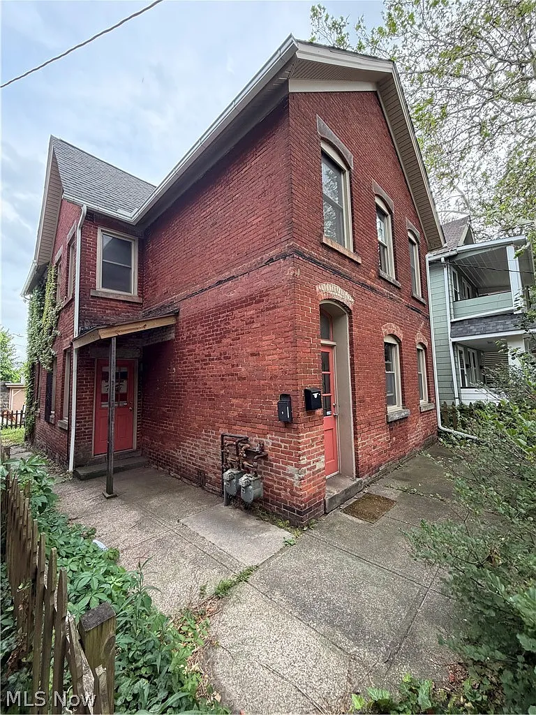 3 bed, 1.5 bath, 1500 sqft, $1,625 — Photo 1
