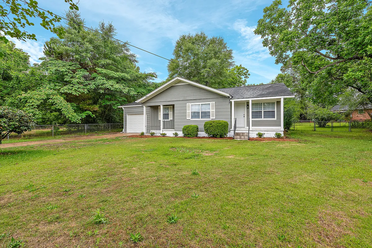 Completely renovated 3br/2bath home with fenced backyard. - 128 Woods Dr