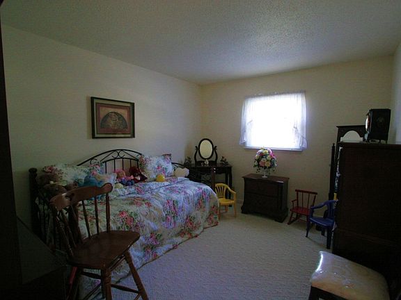 2nd image of 1207 W Ann Ln