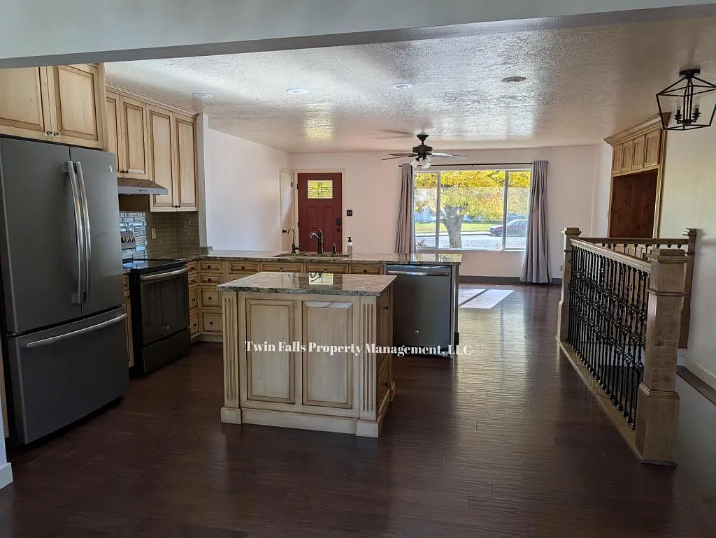 548 Park Meadows Cir — Photo 1