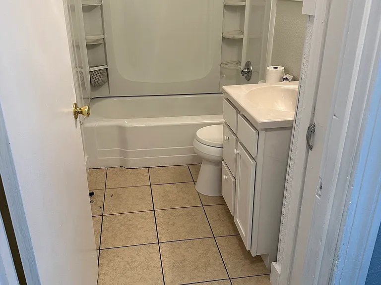 105 S 5th St #4 — Photo 2