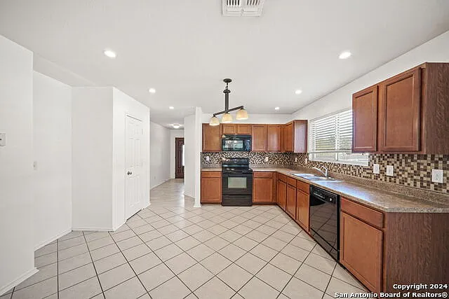 320 Lonestar Gait — Photo 9