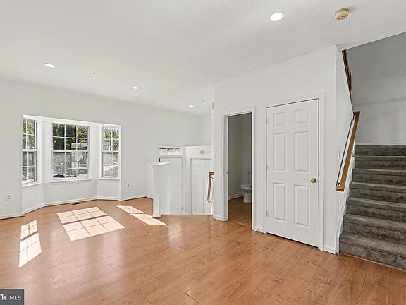 4th image of 709 Faraway Ct