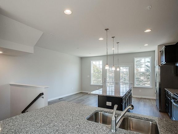 5th image of 3100 Osprey Way N