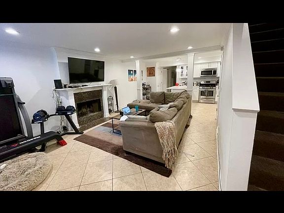 4th image of 1454 W Walton St APT 1