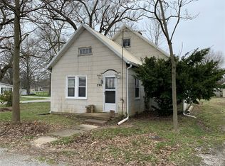 390 E Wilson St, Beckemeyer, IL 62219
