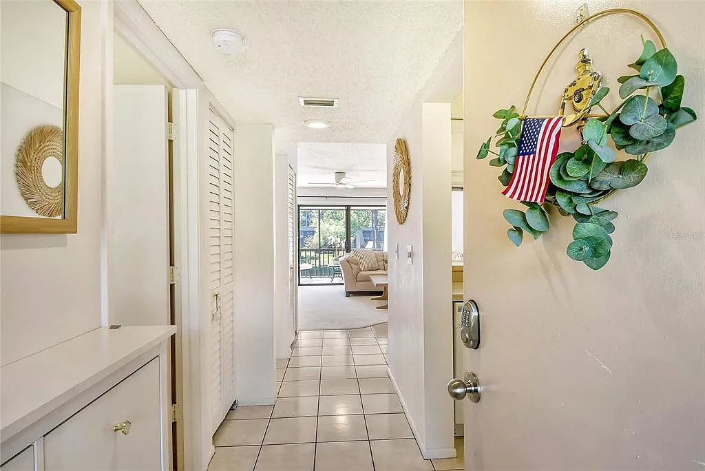 2 bed, 2.0 bath, 967 sqft, $4,500 — Photo 4