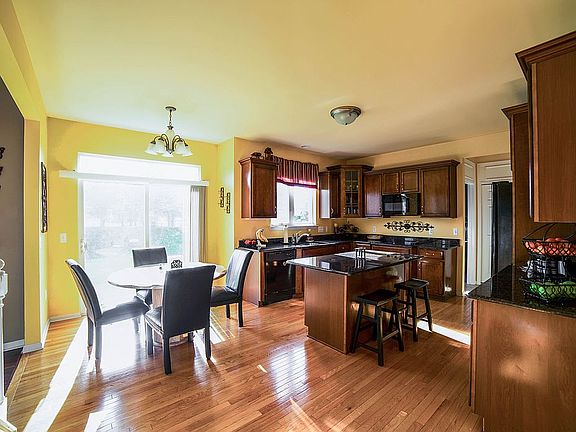 3rd image of 26141 Creekside Dr