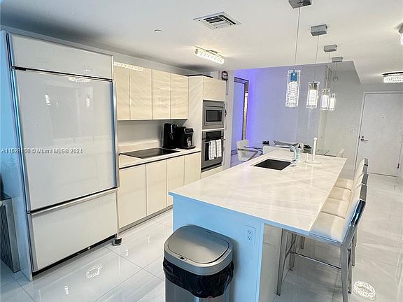 5th image of 460 NE 28th St APT 2403