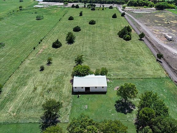 5th image of 824 Batchler Rd