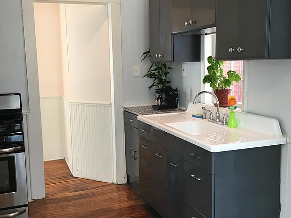 5th image of 107 Ashland Ave #1