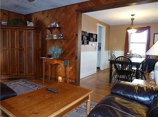 Living room to dinning room