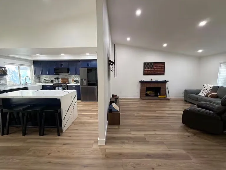 2509 E Canterbury Trl — Photo 3
